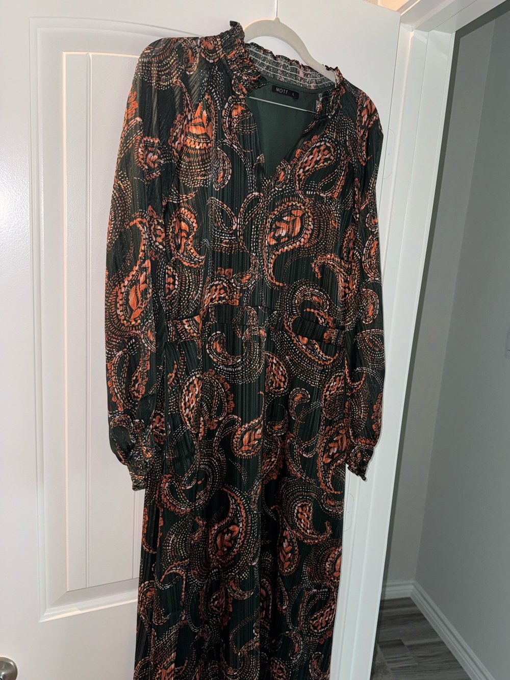 MOTF Black and Rust Paisley Long Sleeve Maxi Dress